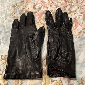 Classic Black Leather Gloves for Everyday Wear